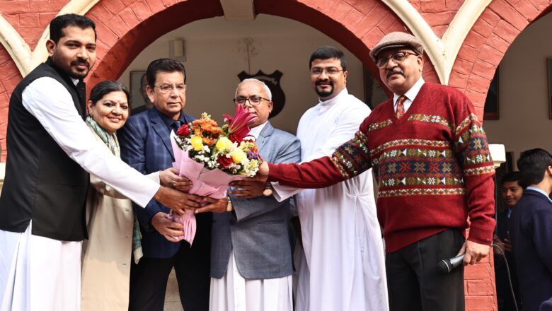 आप अपने जीवन की जितनी अधिक प्रशंसा और जश्न मनाएंगे, जीवन में जश्न मनाने के लिए उतना ही अधिक कुछ होगा।”  – ओपराह विन्फ़्री