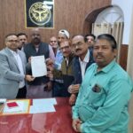 कातिल चायनीज मांझे के खिलाफ जिलाधिकारी को पतंग व्यापारियों ने ज्ञापन सौपा