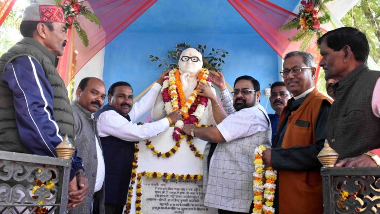 गरीब एवं निर्बल के घर शिक्षा की अलग जागने वाले महान विभूति थे बाल्मीकानंद जी