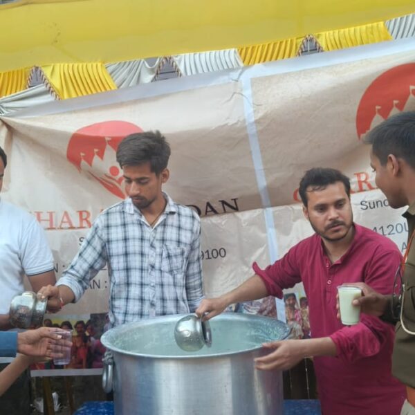 रुद्राभिषेक के बाद ठंडई का हुआ वितरण