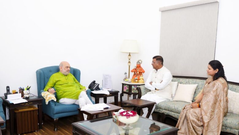 केंद्रीय गृह एवं सहकारिता मंत्री भारत सरकार अमित शाह पूर्व लोकसभा प्रत्याशी नीरज त्रिपाठी ने शिष्टाचार मुलाकात की