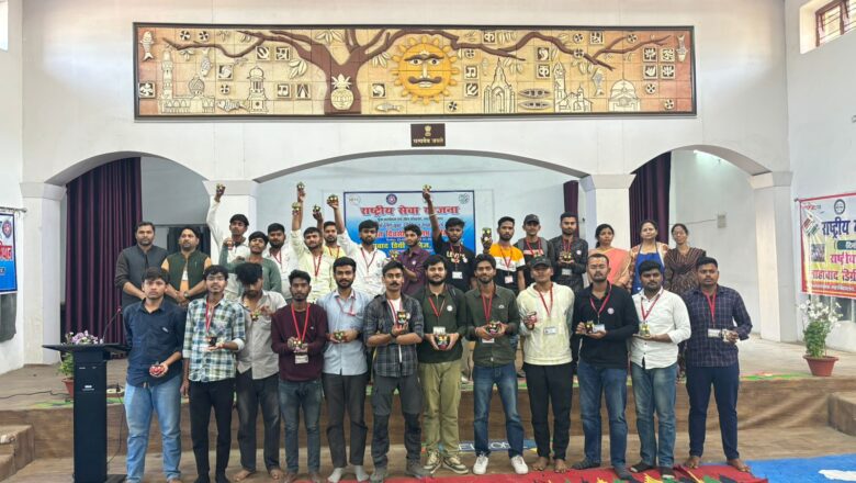 राष्ट्रीय सेवा योजना के पांचवे दिवस के स्वयंसेवकों को योगाभ्यास कराया गया