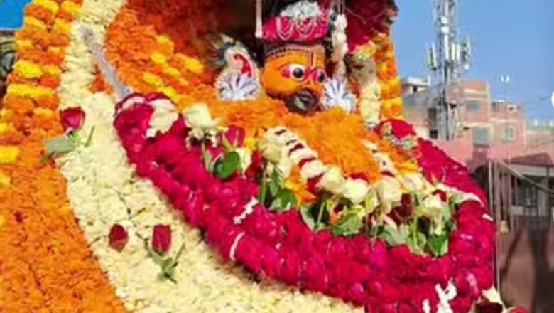 बाबा खाटू श्याम की निशान शोभायात्रा का इत्र और फूलों की पंखुड़ियों से किया गया जगह जगह स्वागत