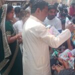 होली पर डॉ०कश्यप ने बच्चों को बांटी खुशियां, बच्चे ख़ुशी से झूमें 