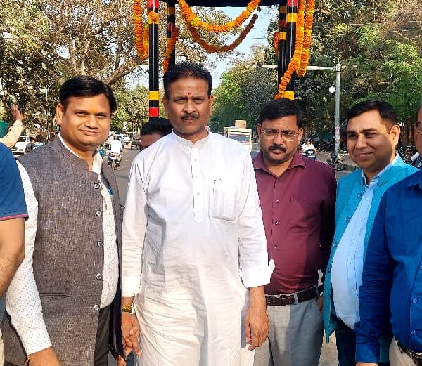 रोटरी प्रयागराज संगम क्लब के द्वारा स्थानांतरित किए जाने योग्य छोटे साइड गोल चौराहे का किया गया लोकार्पण