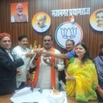 एक साल बेमिसाल पर महानगर अध्यक्ष को कार्यकर्ताओं ने दी बधाई