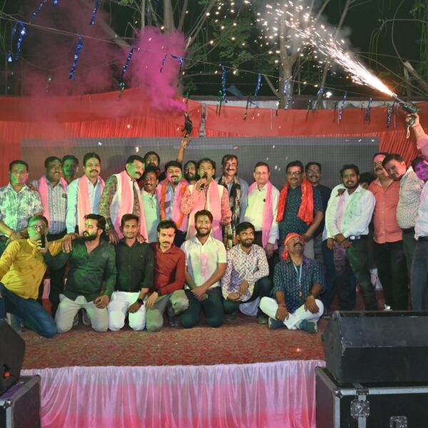 प्रयागराज फोटोग्राफर समूह ने धूमधाम से मनाया होली मिलन समारोह