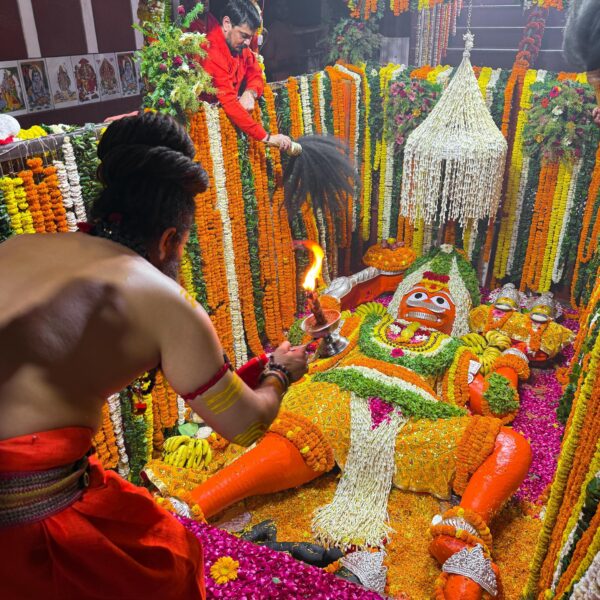 बाघंबरी मठ और संगम स्थित बड़े हनुमान मंदिर में दिखी में रामनवमी की भव्यता