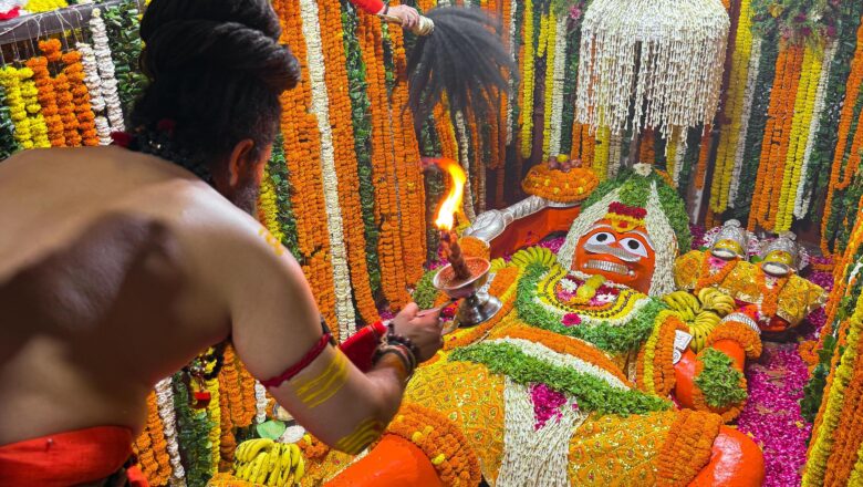 बाघंबरी मठ और संगम स्थित बड़े हनुमान मंदिर में दिखी में रामनवमी की भव्यता