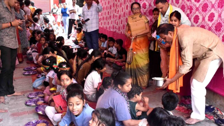 महापौर ने कन्या पूजन कर सशक्त कन्या बनने की दी प्रेरणा