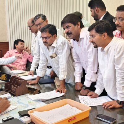 थाना धूमनगंज के सामने सड़क पर से अतिक्रमण हटाकर मार्ग को पुनः चालू कराने हेतु नगर आयुक्त में मिले व्यापारी