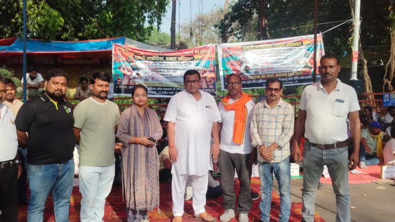 नगर निगम के तानाशाही रवैये के खिलाफ व्यापारियों का हल्लाबोल, दूसरे दिन भी जारी रहा धरना