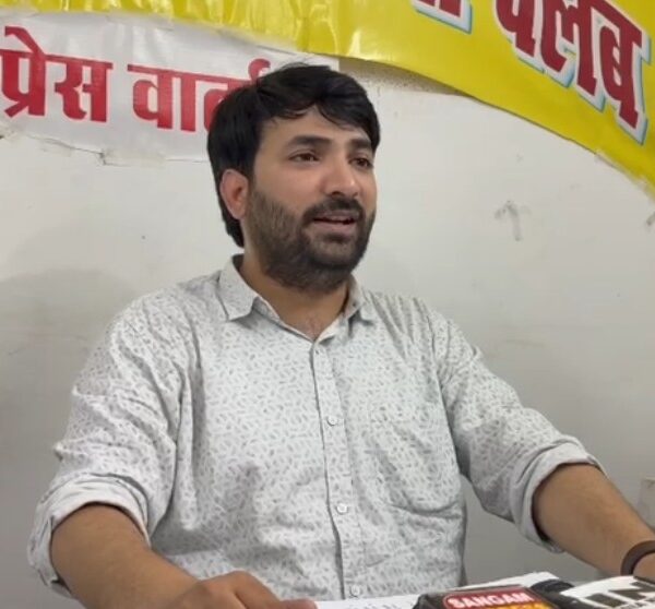 अधिवक्ता नूर आलम का सनसनीखेज दावा, ‘पल्लवी सिंह करती है हनी ट्रैप, AK-47 के साथ फोटो वायरल’, 14 मुकदमे और करोड़ों की उगाही का आरोप