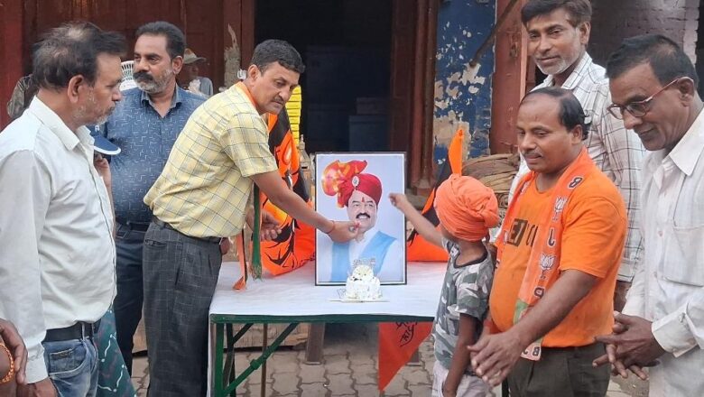 भाजपाइयों ने दी उप मुख्यमंत्री केशव प्रसाद मौर्य को 57 वें जन्मदिन की बधाई