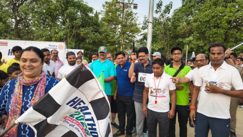 स्वास्थ्य के लिए दौड़ा झूंसी,हेल्थॉन 2026 में सैकड़ों लोगों ने लिया उत्साहपूर्वक भाग