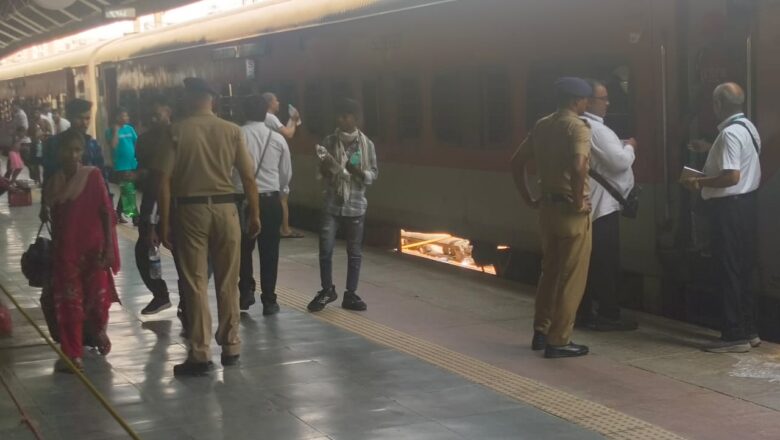 प्रयागराज जंक्शन पर चलाया गया सघन मजिस्ट्रेट टिकट चेकिंग अभियान