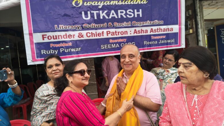 स्वयं सिद्धा के तत्वावधान में शर्बत और गमछा वितरण का हुआ आयोजन