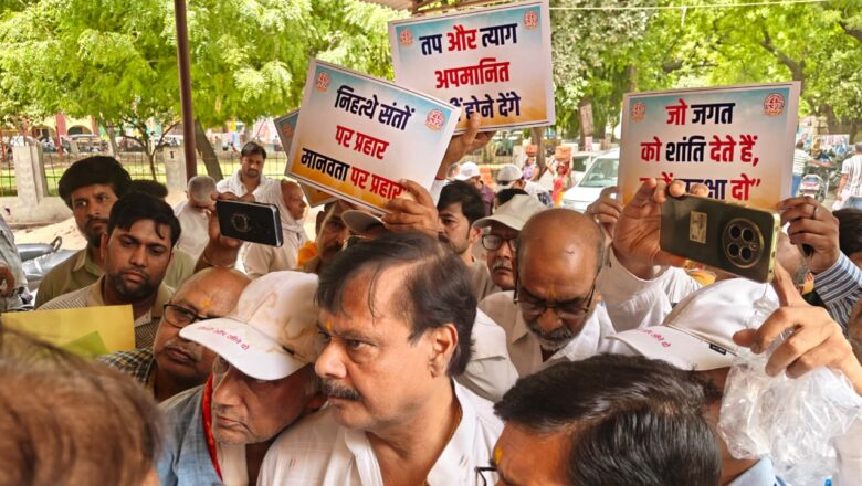 जैन समाज के द्वारा दिगंबर जैन संतों की सुरक्षा हेतु जिलाधिकारी को दिया ज्ञापन