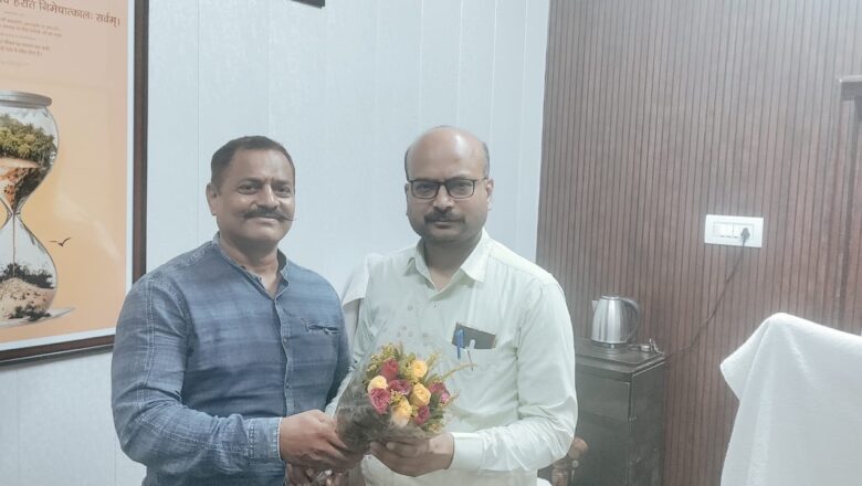 क्रीड़ा भारती प्रयागराज के मंत्री नवीन पोरवाल ने एआरटीओ विवेक शुक्ला से की शिष्टाचार भेंट