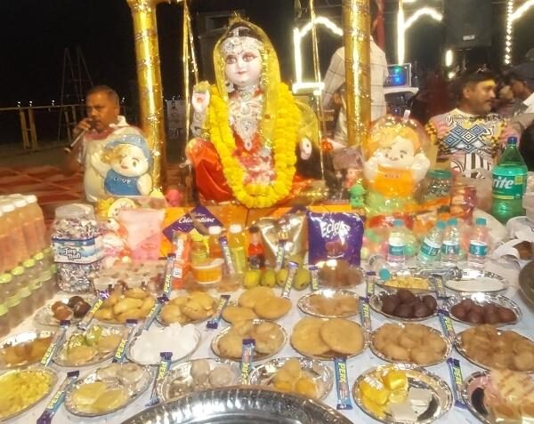तीर्थंराज प्रयागराज में मनाई गई माँ गंगा की छठी, लगा छप्पन भोग 
