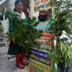 विश्व पर्यावरण दिवस जागरूक कर रहे घर घर जाकर एक पेढ़ लगाये