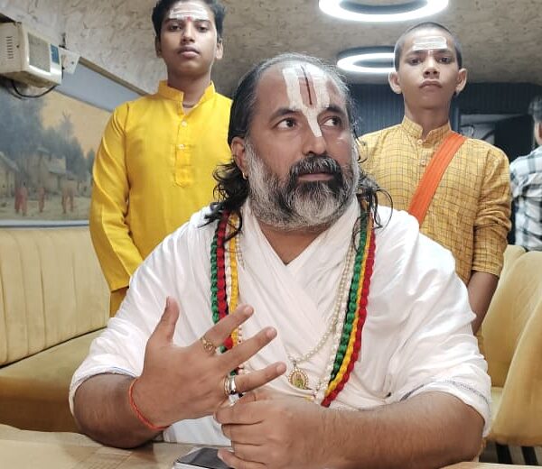 विदेशी काकरोचों ने नहीं महापुरुषों ने देश को बढाया : स्वामी शाडिल्य महराज
