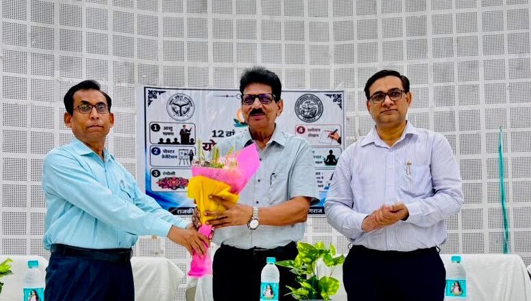 यूनानी कॉलेज प्रयागराज में 12वें अंतरराष्ट्रीय योग दिवस पर योग सप्ताह का हुआ भव्य उद्घाटन