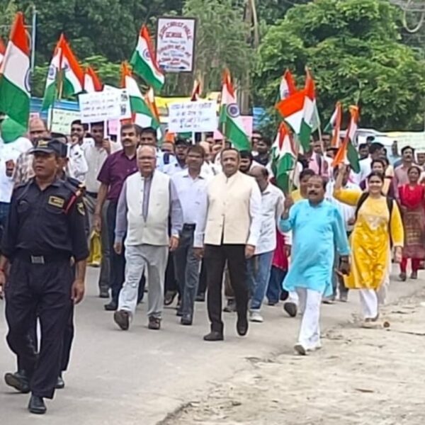 कारगिल विजय दिवस के उपलक्ष्य में मुक्त विश्वविद्यालय ने निकाली तिरंगा यात्रा
