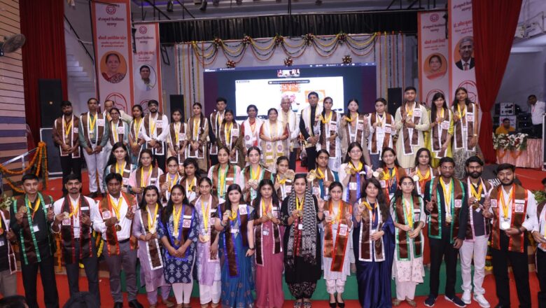माँ शाकुम्भरी विश्वविद्यालय का चतुर्थ दीक्षांत समारोह संपन्न राज्यपाल ने दिया ‘जीवन भर सीखो’ का मंत्र, 22,315 छात्र-छात्राओं को मिली उपाधि