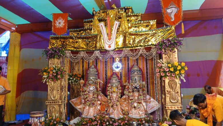 जगत के नाथ को लगा 56 प्रकार के व्यंजनों का महाभोग