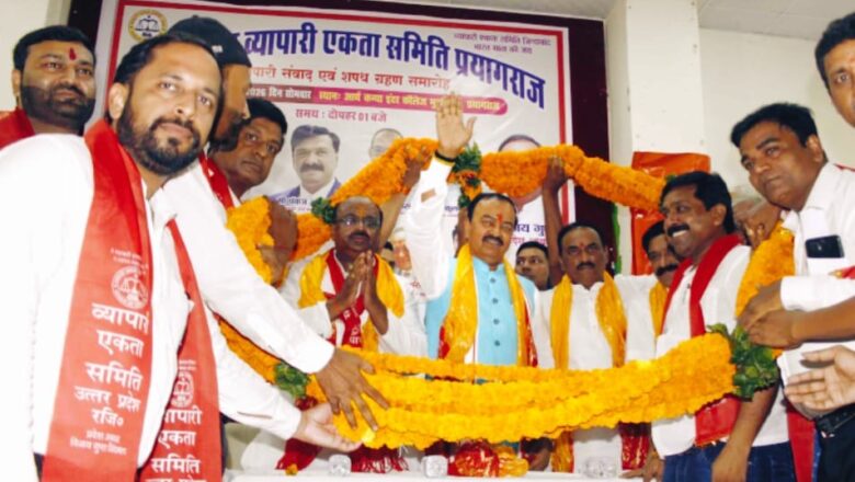 समाज हित में व्यापारियों का योगदान हमेशा अतुलनीय