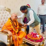 अखंड भारत यात्रा पूर्ण कर गोवर्धन पहुंचे शंकराचार्य अधोक्षजानंद देवतीर्थ; राज्य सूचना आयुक्त व अधिकारियों ने किया स्वागत