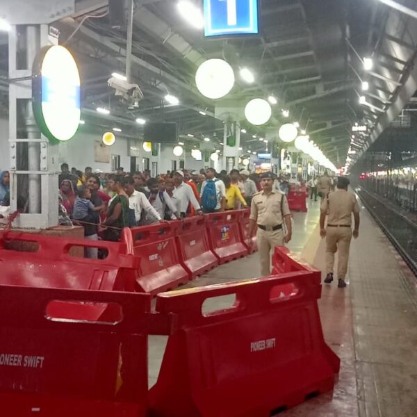 रक्षाबंधन पर्व पर RPF ने संभाला भीड़ प्रबंधन, यात्रियों को कराया सुरक्षित एवं व्यवस्थित प्रवेश