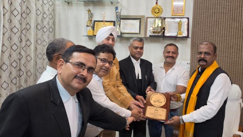 डॉ. ठाकुर उदय प्रताप सिंह खेल क्षेत्र में विशिष्ट योगदान के लिए सम्मानित