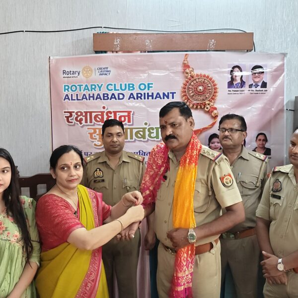 *रोटरीअरिहंत ने पुलिस कर्मियों के साथ मनाया रक्षाबंधन पर्व* सुरक्षा बंधन,कलाई पर बंधी देश भक्ति कि डोर का आयोजन