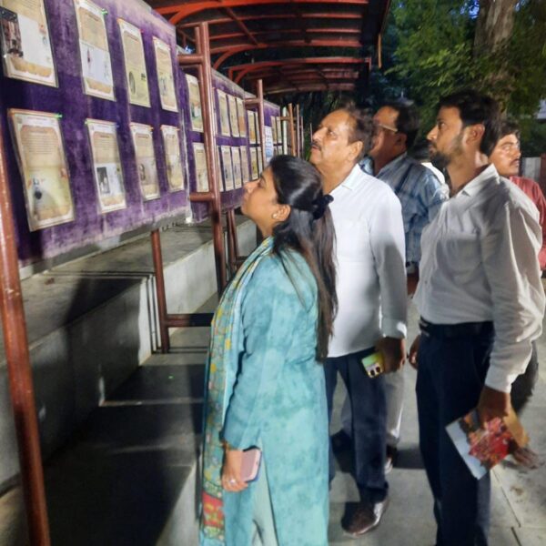 आजादी के गुमनाम नायकों’ पर नगर के फिलेटलिस्ट एम. गुलरेज की डाक टिकट प्रदर्शनी