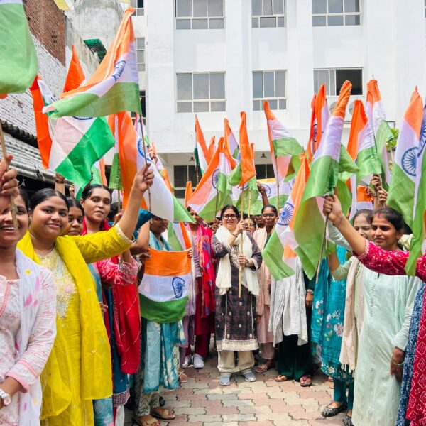 अंतरराष्ट्रीय युवा दिवस पर डॉ. कीर्तिका अग्रवाल ने युवाओं के साथ निकाली तिरंगा यात्रा