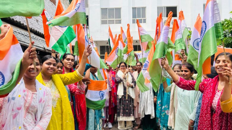 अंतरराष्ट्रीय युवा दिवस पर डॉ. कीर्तिका अग्रवाल ने युवाओं के साथ निकाली तिरंगा यात्रा