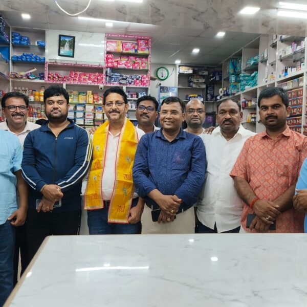 शहर पश्चिमी के व्यापारियों ने हर्षोल्लास के साथ मनाया धर्मेंद्र द्विवेदी का जन्मोत्सव