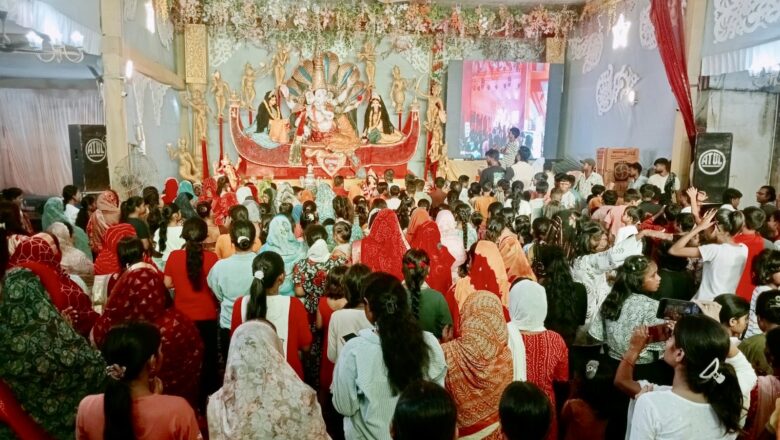 मलाकराज स्थित ‘ शिव पार्क के राजा ‘  गणेश पंडाल में आरती पूजन