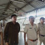 कल्याण: प्लेटफॉर्म नंबर 2 पर ओवरहेड वायर टूटने से लोकल सेवा बाधित, पुलिस और आरपीएफ की तत्परता से स्थिति नियंत्रण में