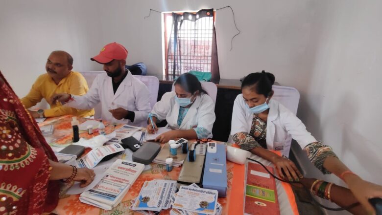 300 लोगों की निःशुल्क स्वास्थ्य जांच, जरूरतमंद मरीजों को वितरित की गई दवाएं