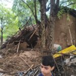 बड़ोखर में बारिश का कहर: मकान गिरने से आदिवासी युवक की मौत, दो घायल