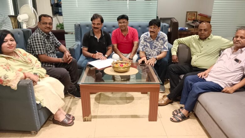 अतिक्रमण हटाने की मुहिम पूरे शहर में चलाने और सड़कों के गड्ढे भरने की मांग