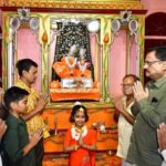 दूध दही का छिड़काव कर सोहर गीत गाते हुए मनाया गया नंदोत्सव पर्व