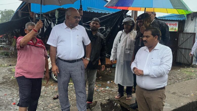 लगातार बारिश के बीच दुबग्गा मंडी पहुंचे मंडी निदेशक, अपनी मौजूदगी में कराई जल निकासी