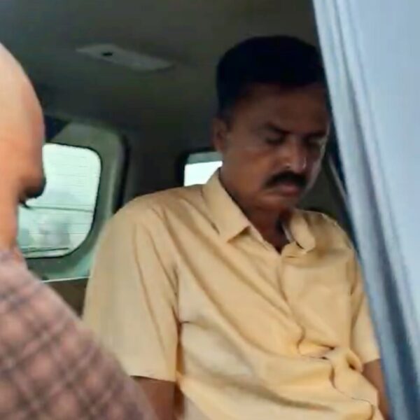 सरकारी गाड़ी से प्राइवेट व्यक्ति के वसूली का वीडियो वायरल