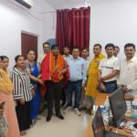 निर्भया सेना महिला प्रकोष्ठ ने वरिष्ठ सर्जन डॉ. संजय कुमार को किया सम्मानित