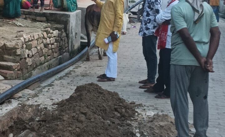 कोरांव के विभिन्न वार्डों में विकास कार्यों का स्थलीय निरीक्षण, गुणवत्ता और समयबद्धता को लेकर सख्त निर्देश