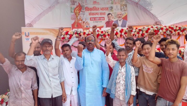 नगर आयुक्त को नगर निगम से हटाए जाने की मांग पटरी दुकानदारों ने सौंपा डिप्टी सीएम को ज्ञापन